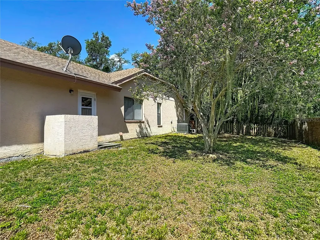2102 Laindale Place Valrico FL 33596
