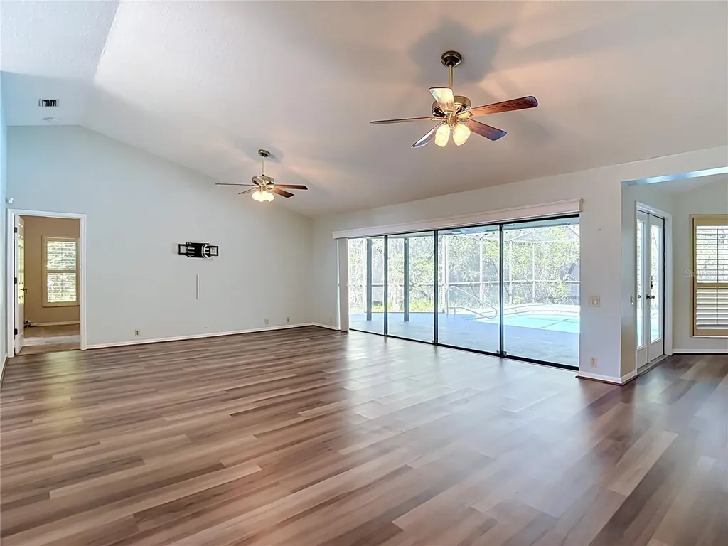2102 Laindale Place Valrico FL 33596