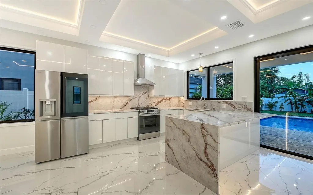 2483 Bay Street Sarasota FL 34237