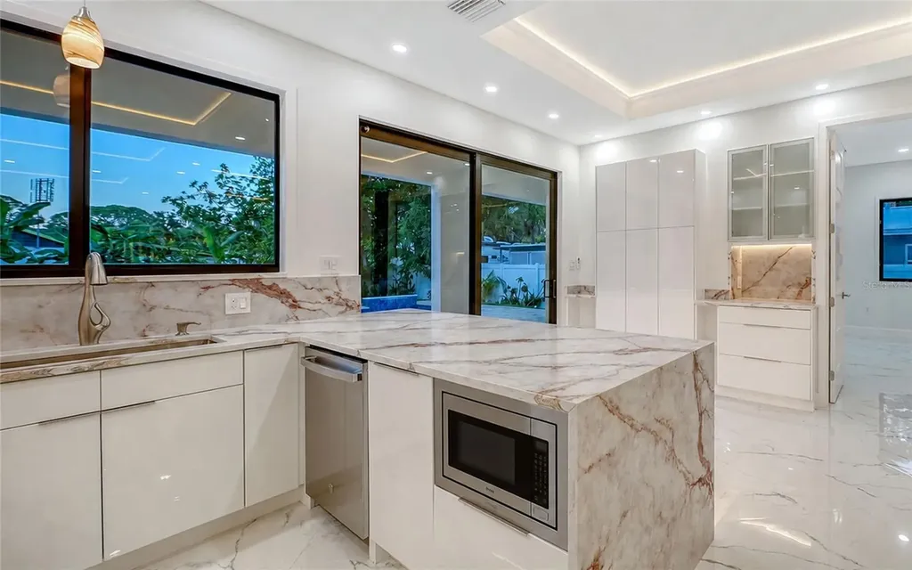 2483 Bay Street Sarasota FL 34237