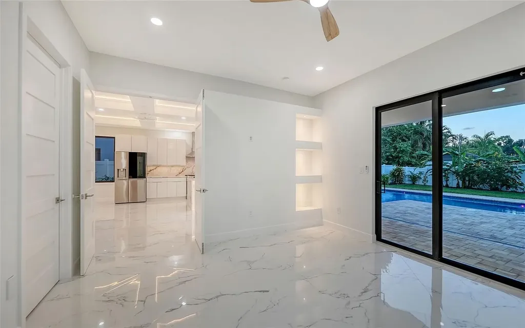 2483 Bay Street Sarasota FL 34237