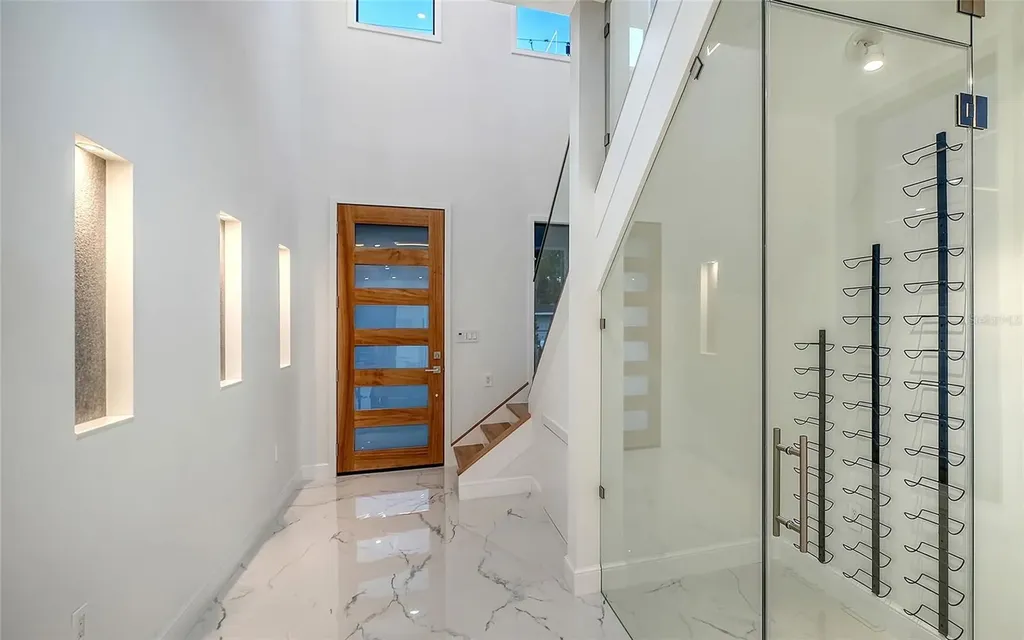 2483 Bay Street Sarasota FL 34237