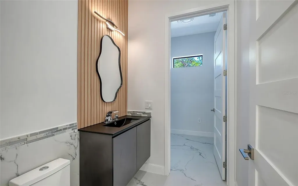 2483 Bay Street Sarasota FL 34237