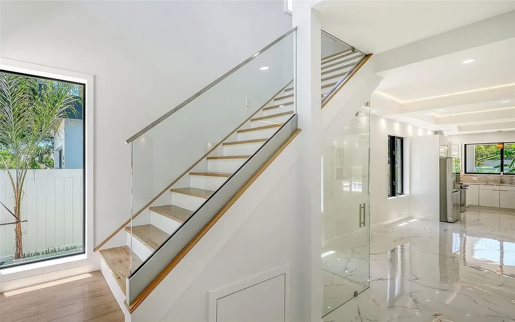 2483 Bay Street Sarasota FL 34237
