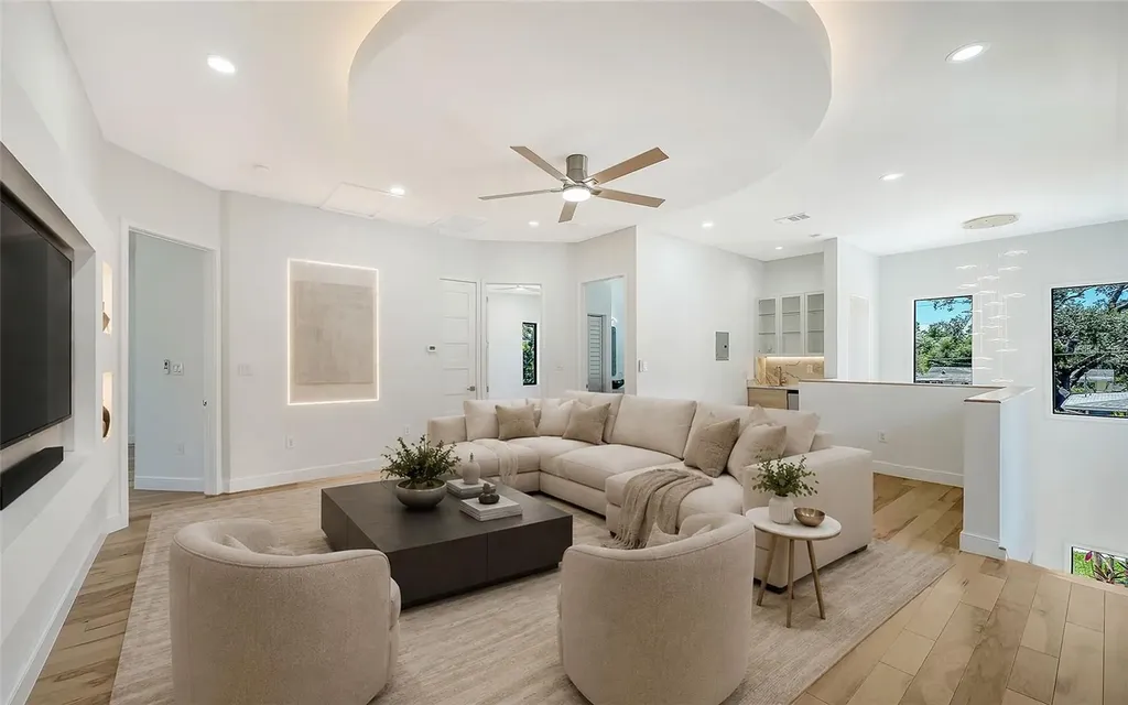2483 Bay Street Sarasota FL 34237