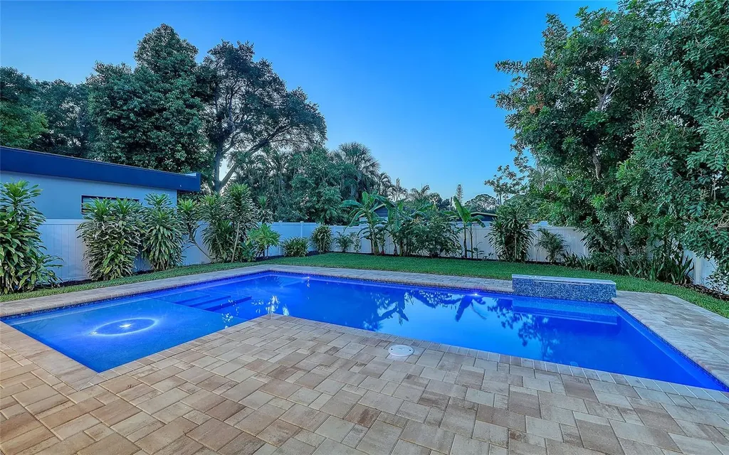 2483 Bay Street Sarasota FL 34237