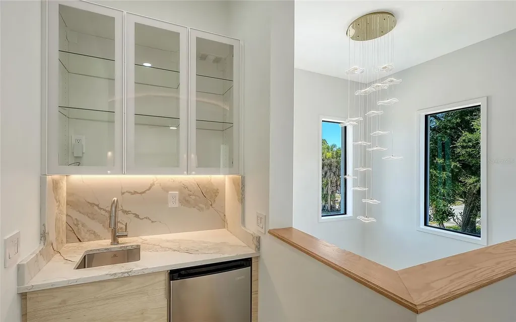 2483 Bay Street Sarasota FL 34237