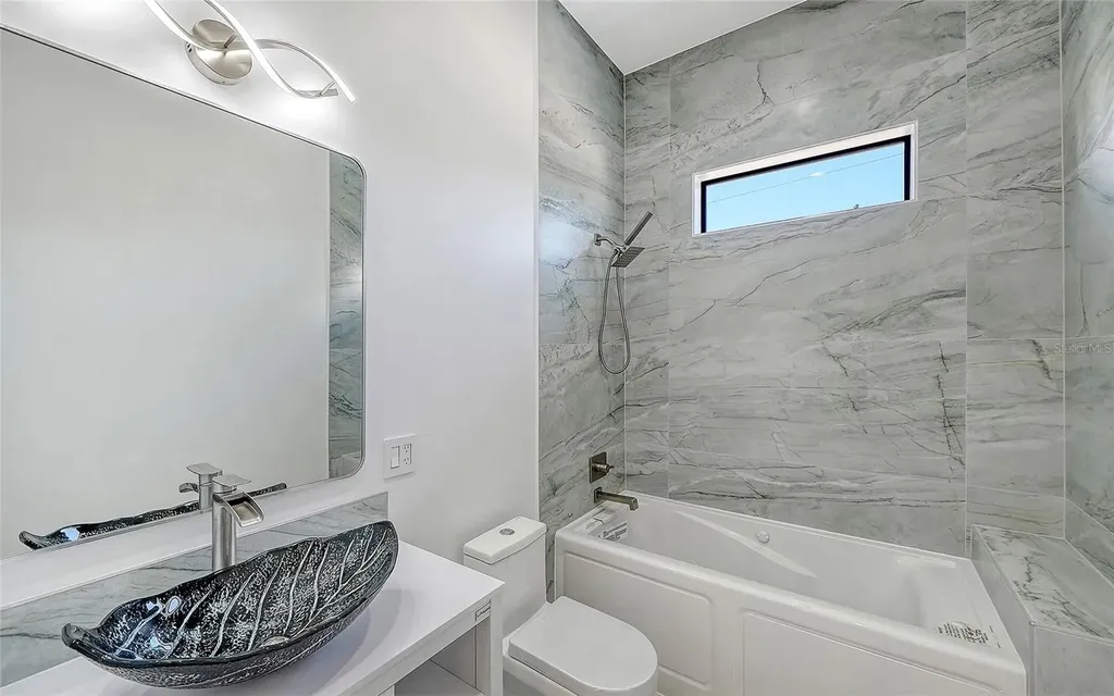 2483 Bay Street Sarasota FL 34237