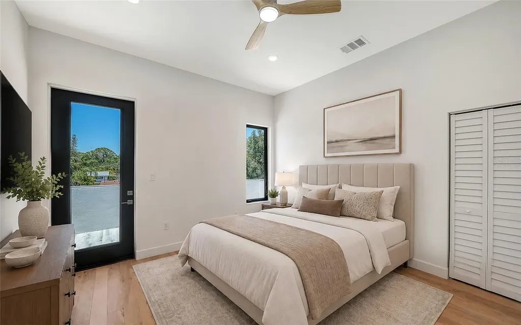 2483 Bay Street Sarasota FL 34237