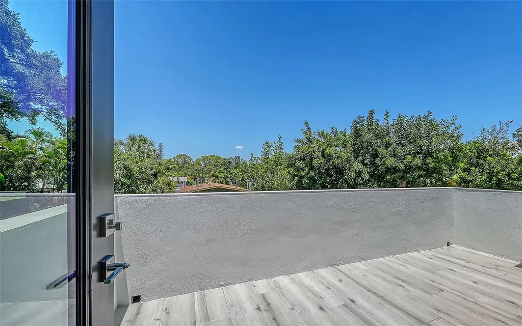 2483 Bay Street Sarasota FL 34237