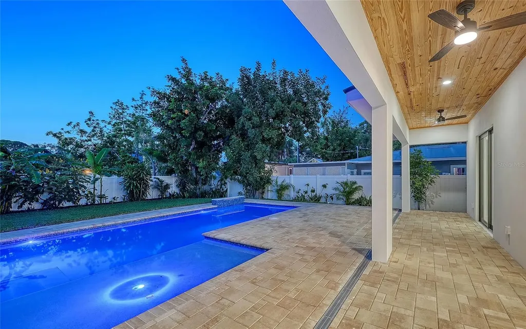 2483 Bay Street Sarasota FL 34237
