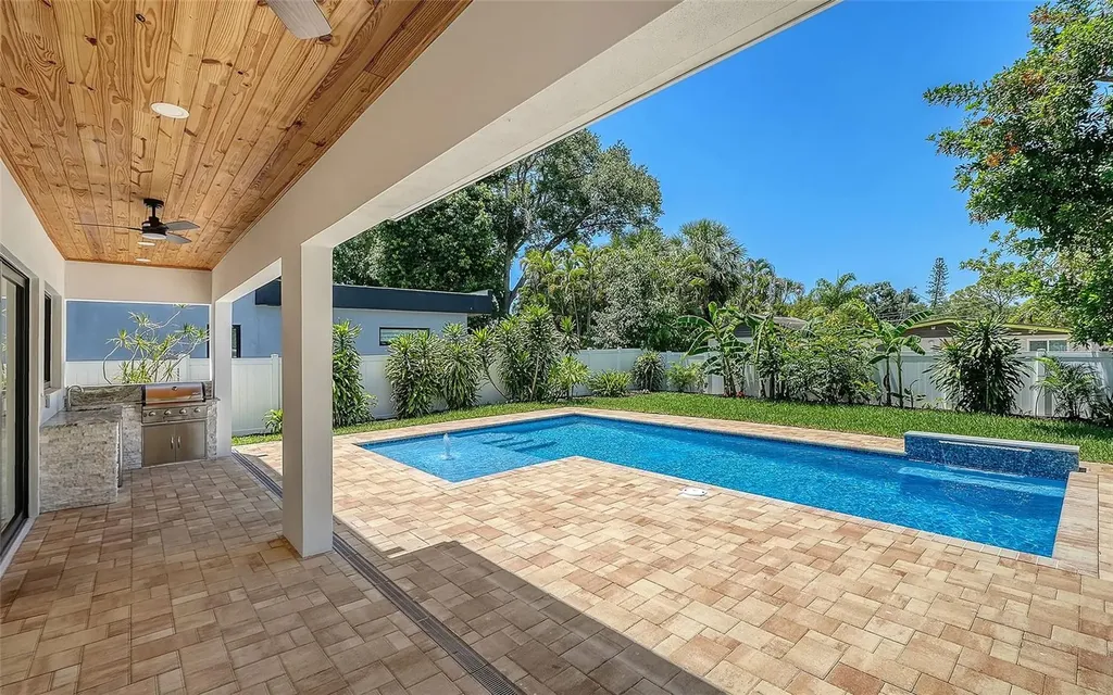 2483 Bay Street Sarasota FL 34237
