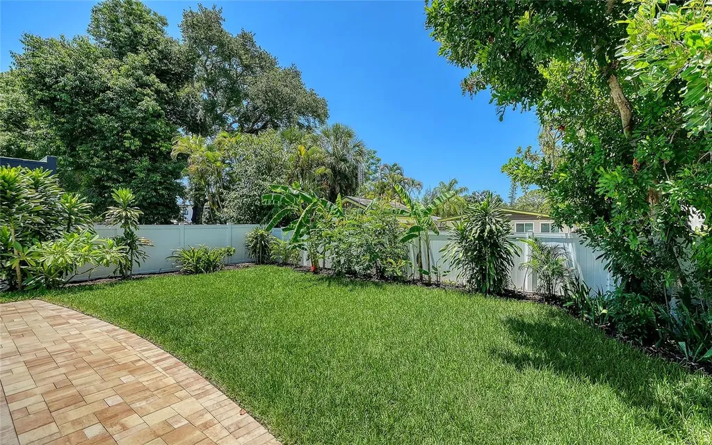 2483 Bay Street Sarasota FL 34237