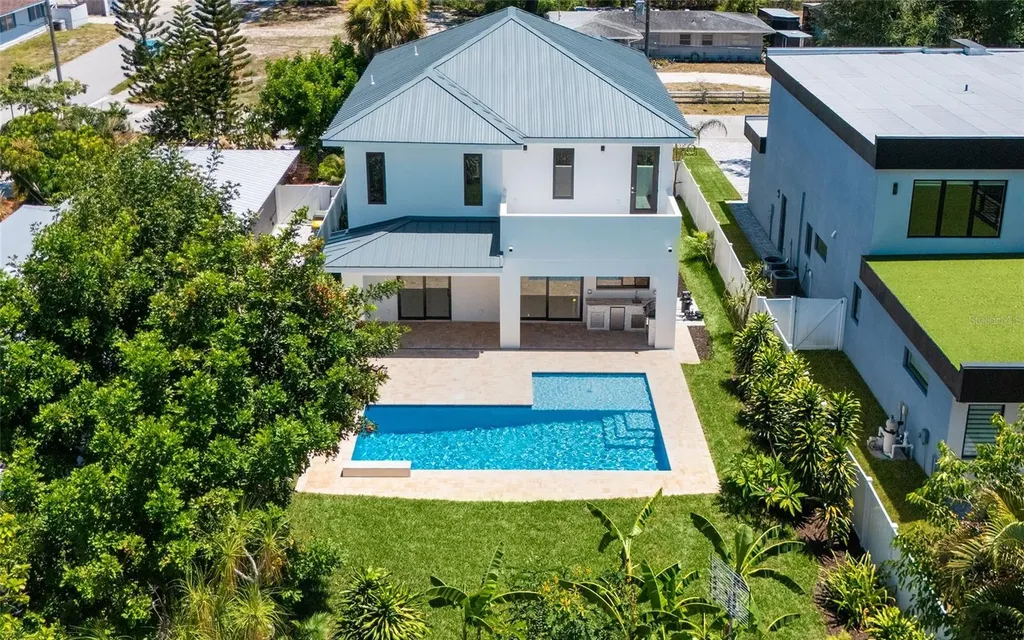 2483 Bay Street Sarasota FL 34237
