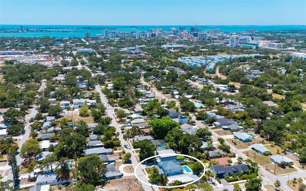 2483 Bay Street Sarasota FL 34237