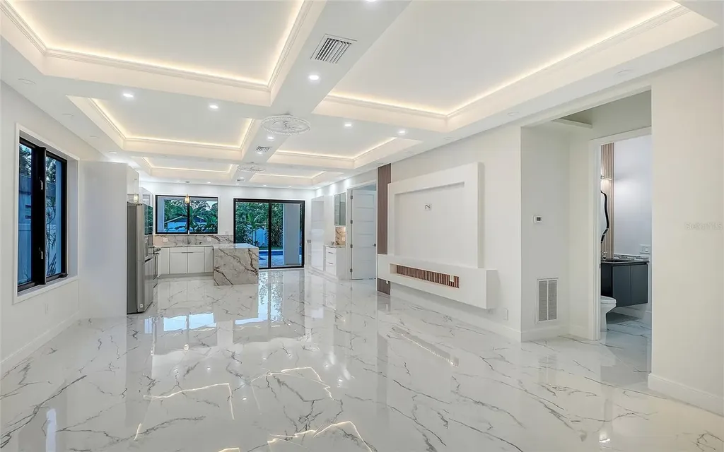 2483 Bay Street Sarasota FL 34237