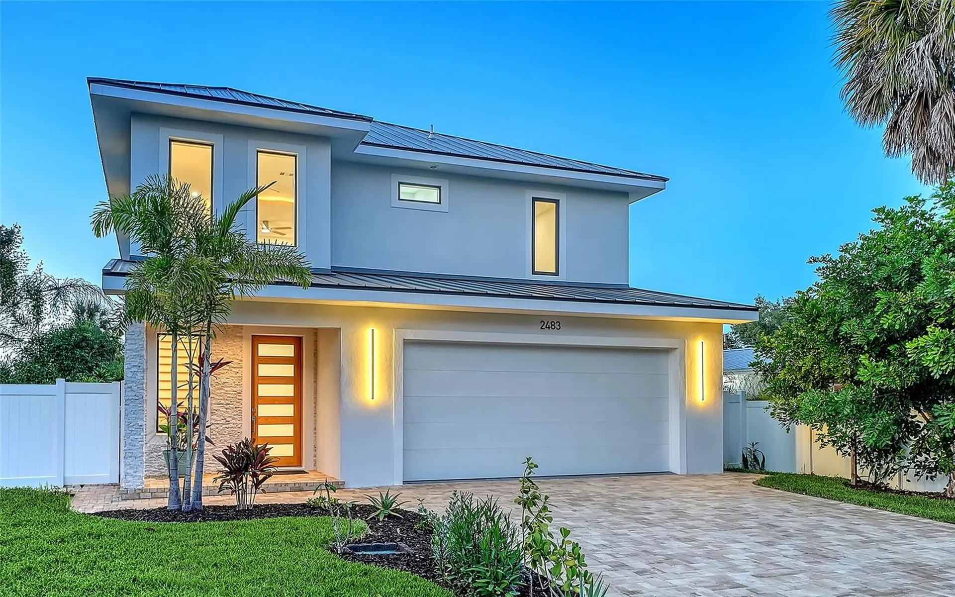 2483 Bay Street Sarasota FL 34237