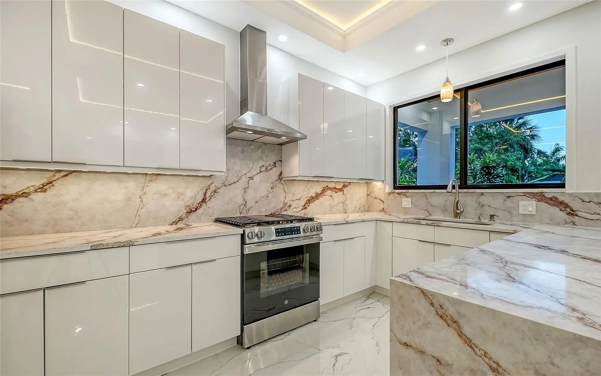 2483 Bay Street Sarasota FL 34237