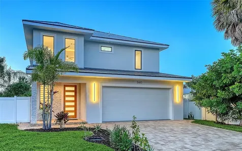 2483 Bay Street Sarasota FL 34237