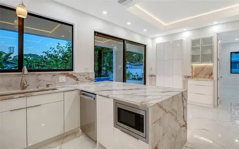 2483 Bay Street Sarasota FL 34237