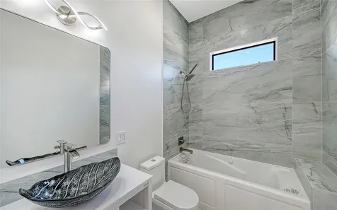 2483 Bay Street Sarasota FL 34237
