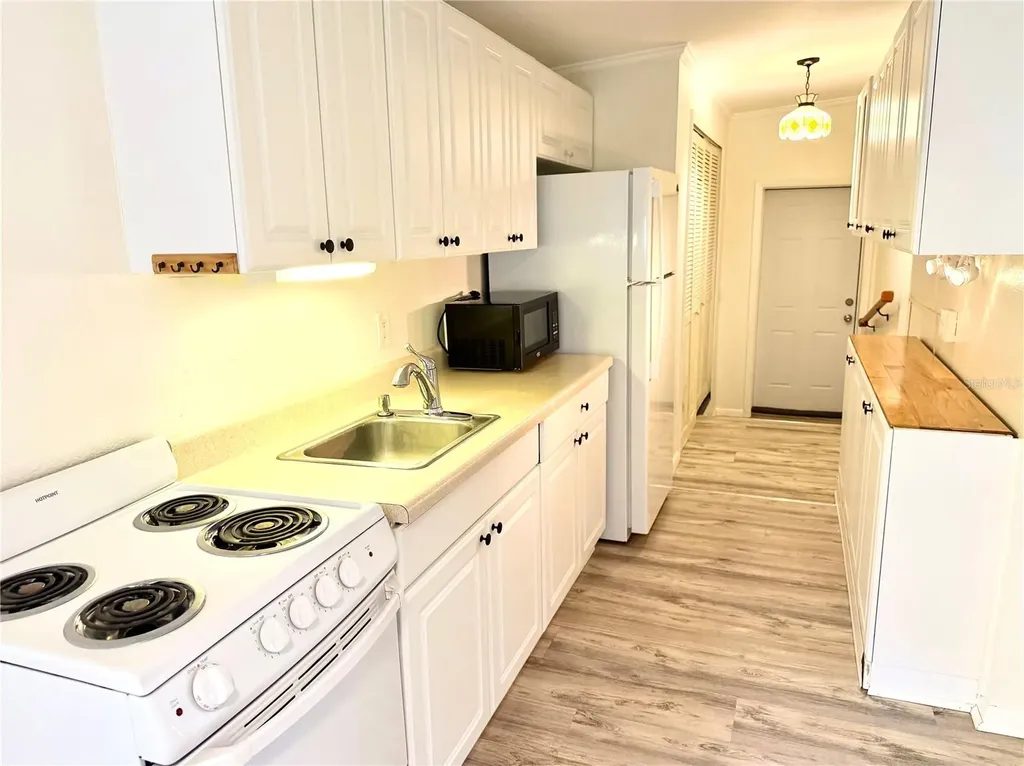 516 Northmoor Avenue N St Petersburg FL 33702