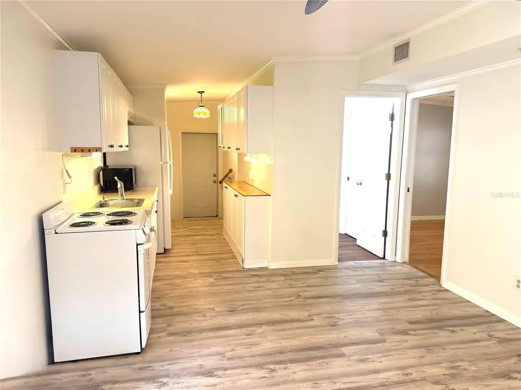 516 Northmoor Avenue N St Petersburg FL 33702