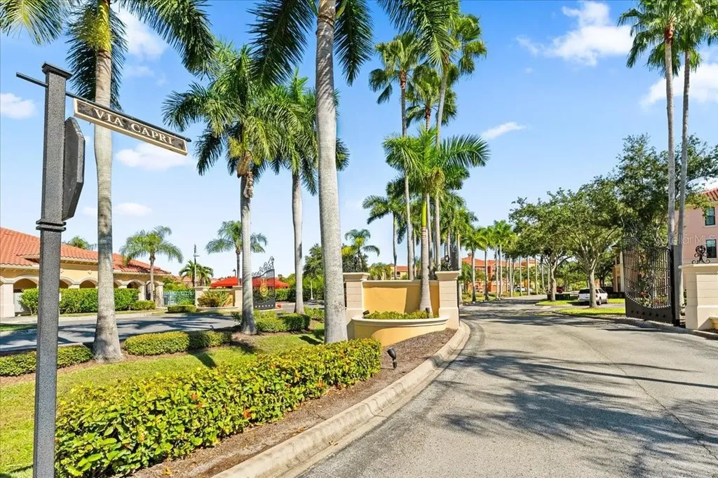 2747 Via Capri Clearwater FL 33764