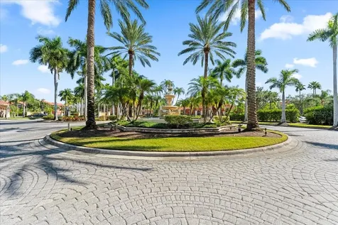 2747 Via Capri Clearwater FL 33764