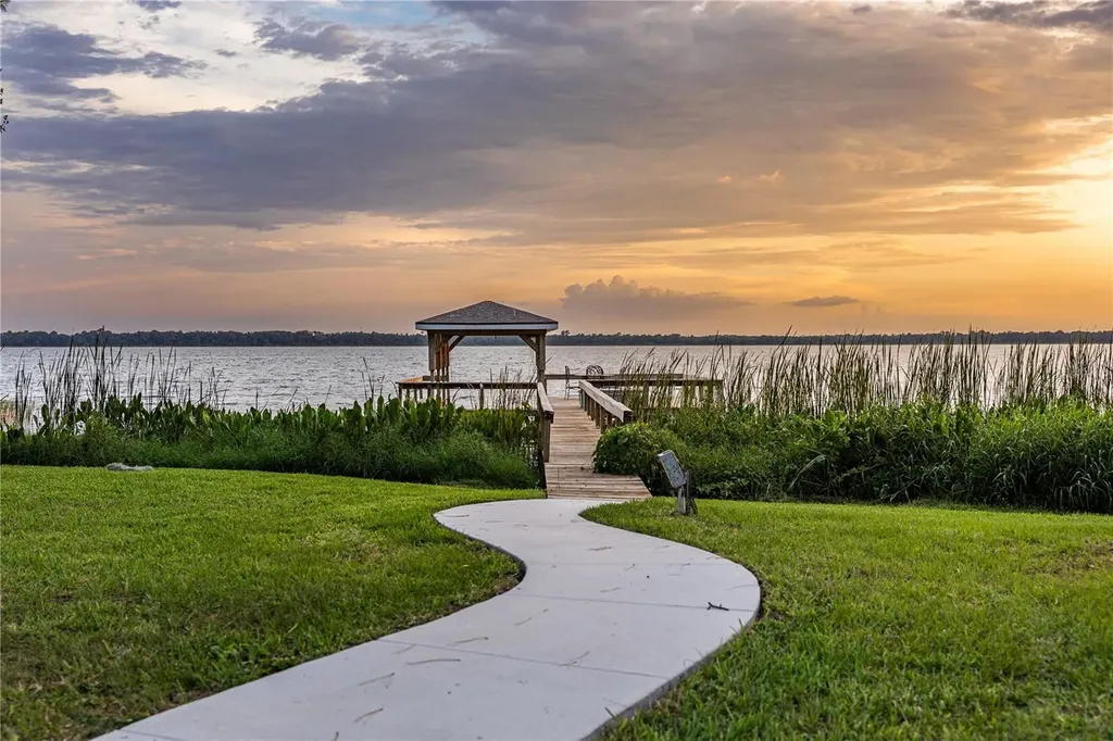 32834 Lakeshore Drive Tavares FL 32778