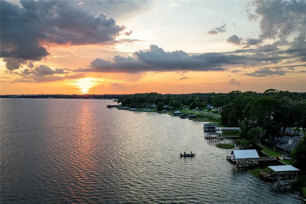 32834 Lakeshore Drive Tavares FL 32778