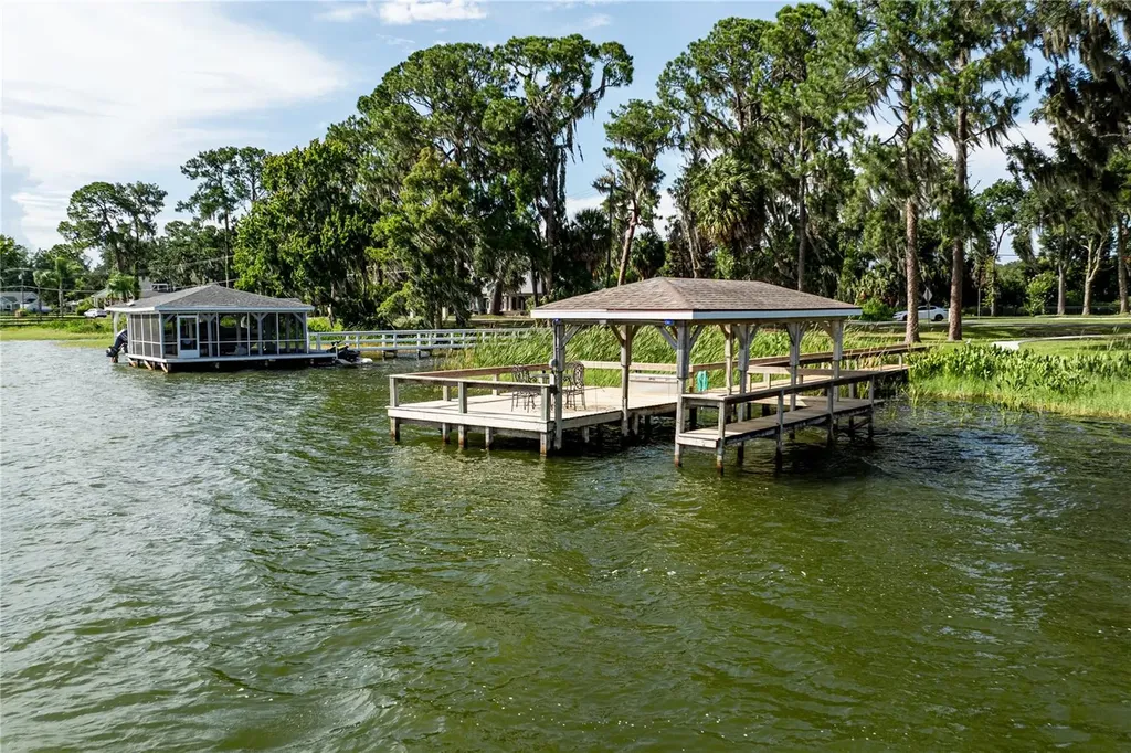 32834 Lakeshore Drive Tavares FL 32778