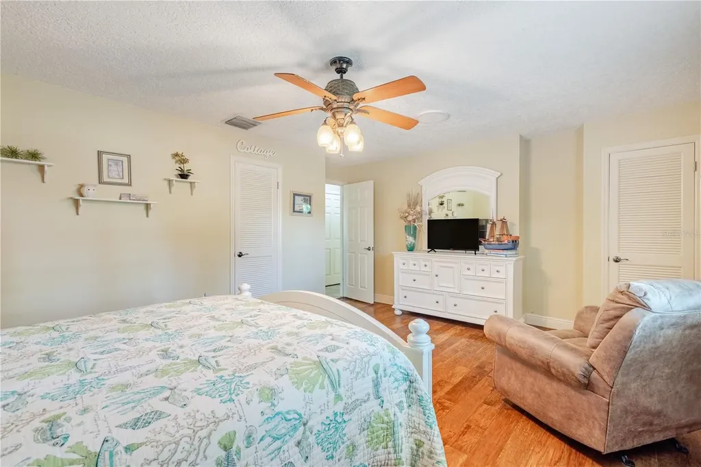 32834 Lakeshore Drive Tavares FL 32778