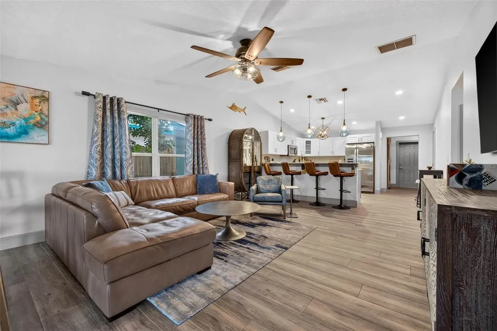 292 Sunlit Cove Drive NE St Petersburg FL 33702