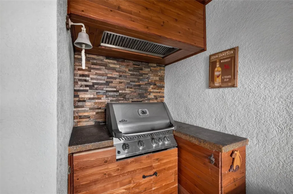 292 Sunlit Cove Drive NE St Petersburg FL 33702