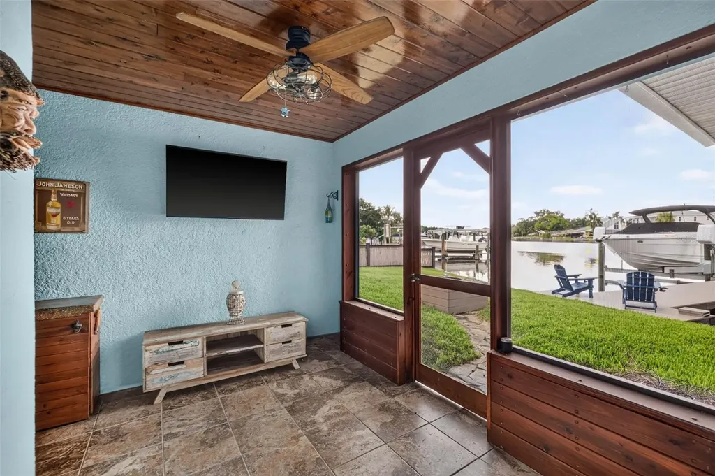 292 Sunlit Cove Drive NE St Petersburg FL 33702