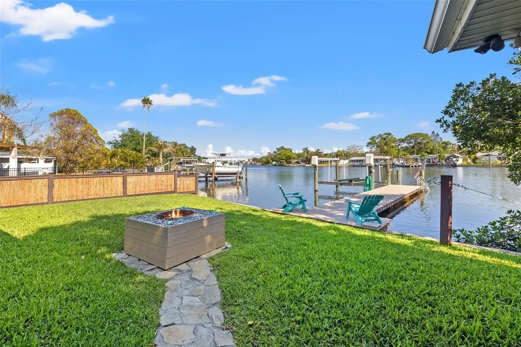 292 Sunlit Cove Drive NE St Petersburg FL 33702