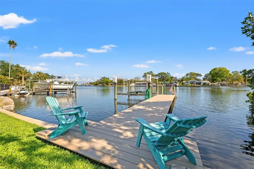 292 Sunlit Cove Drive NE St Petersburg FL 33702