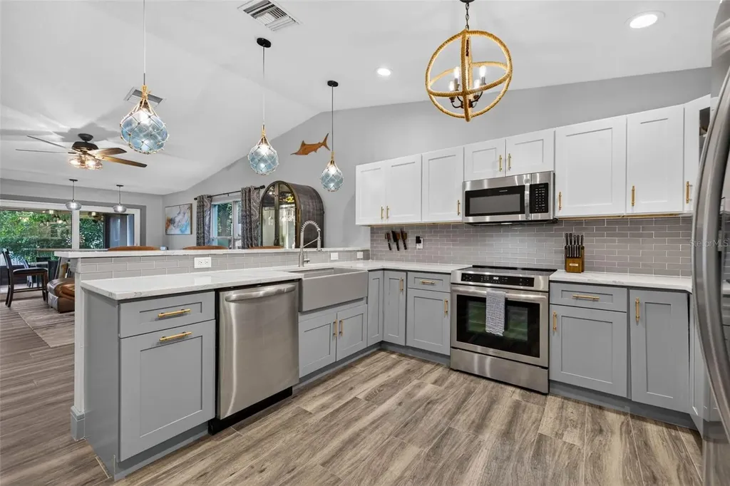 292 Sunlit Cove Drive NE St Petersburg FL 33702