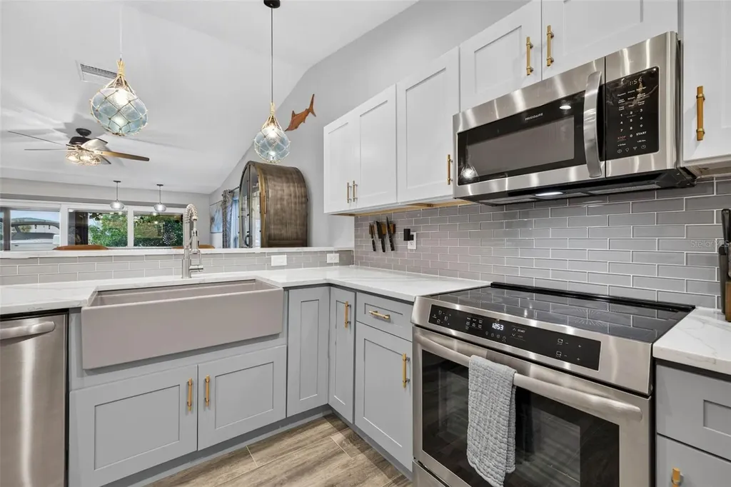 292 Sunlit Cove Drive NE St Petersburg FL 33702