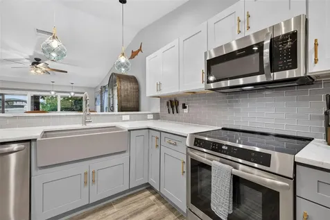 292 Sunlit Cove Drive NE St Petersburg FL 33702