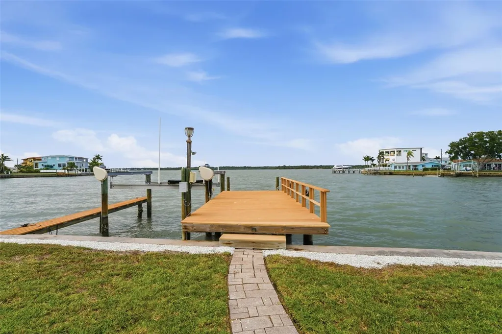 16115 4th Street E Redington Beach FL 33708