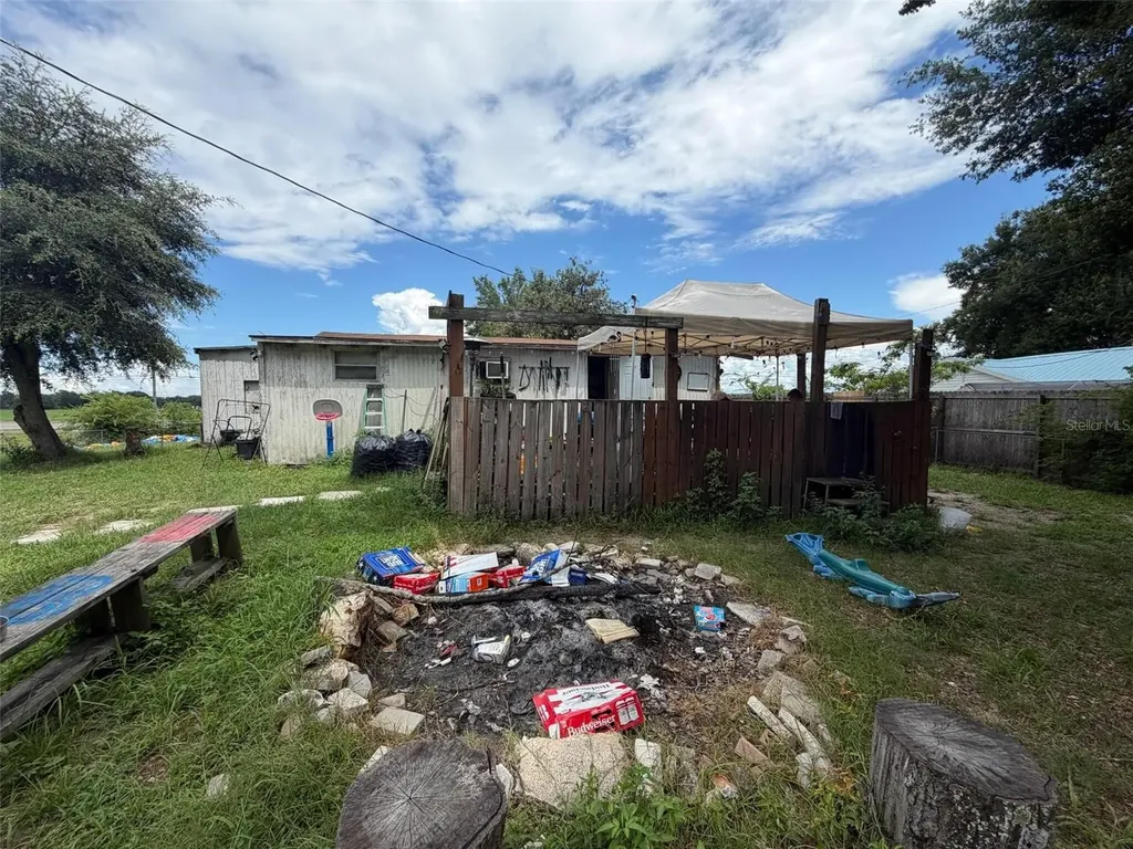 1724 S Us 301 Sumterville FL 33585