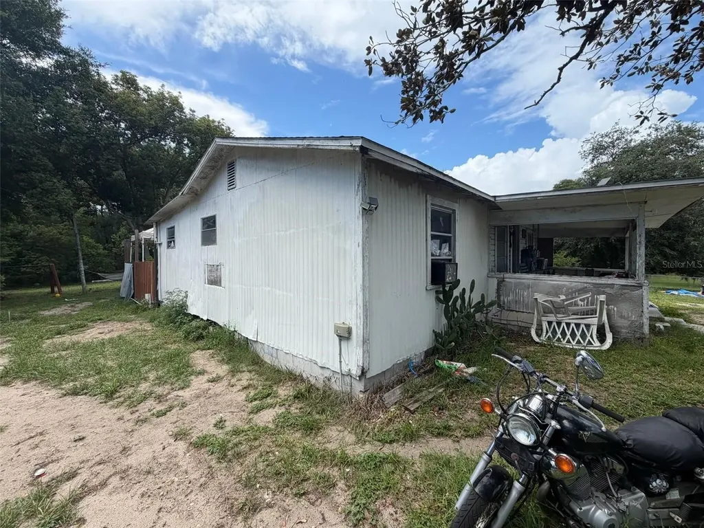 1724 S Us 301 Sumterville FL 33585