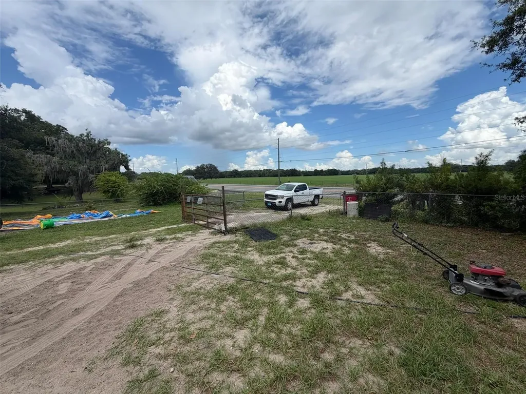 1724 S Us 301 Sumterville FL 33585
