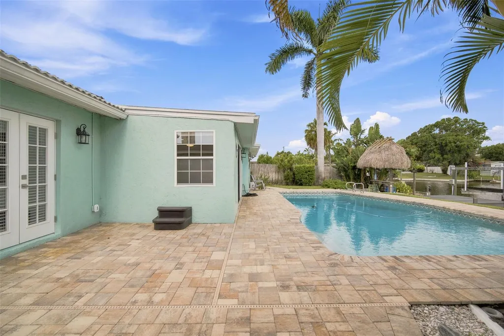 101 92nd Avenue N St Petersburg FL 33702