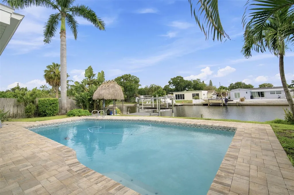 101 92nd Avenue N St Petersburg FL 33702