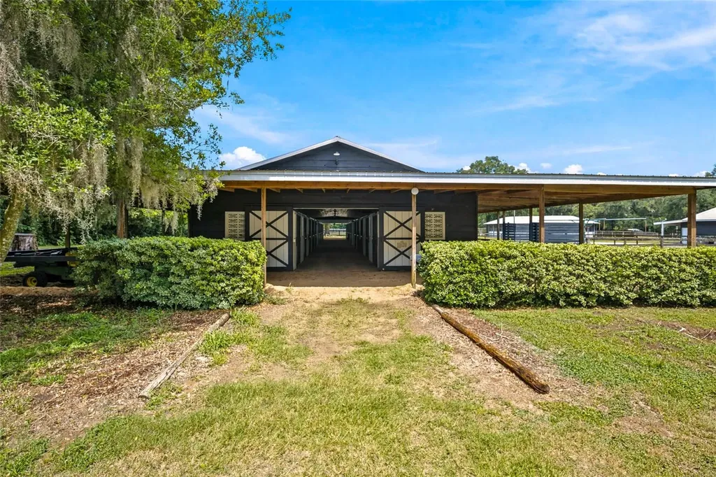 3825 NW 160th Street Reddick FL 32686