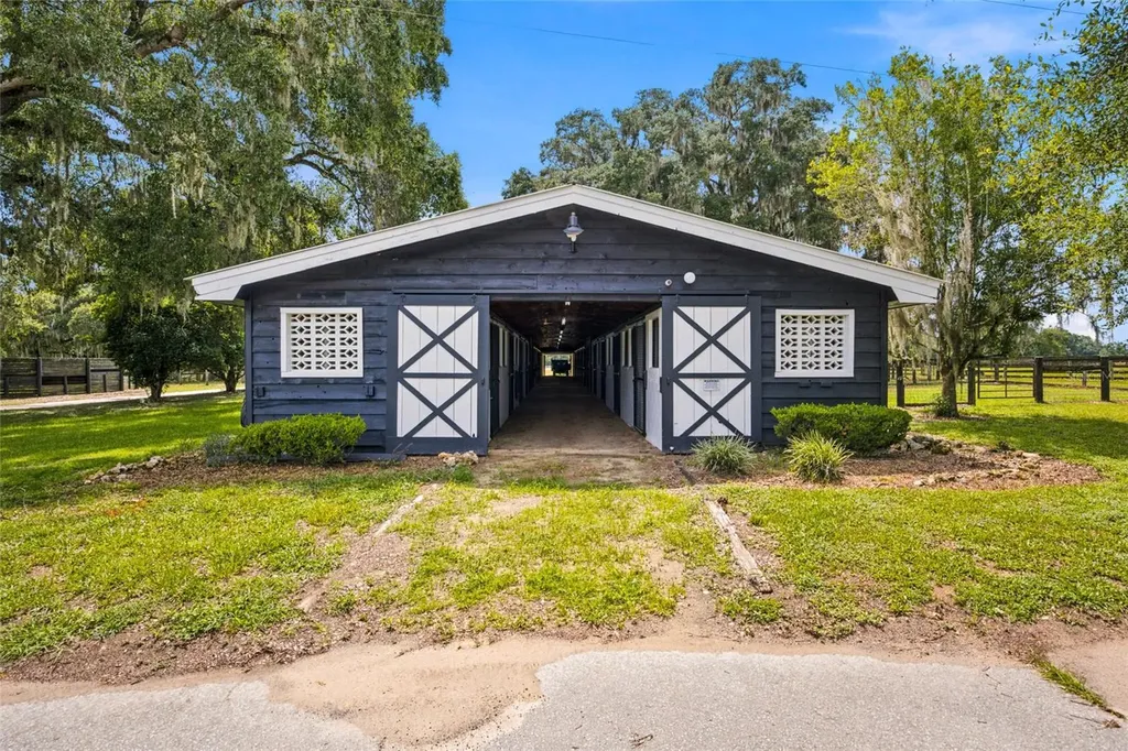 3825 NW 160th Street Reddick FL 32686