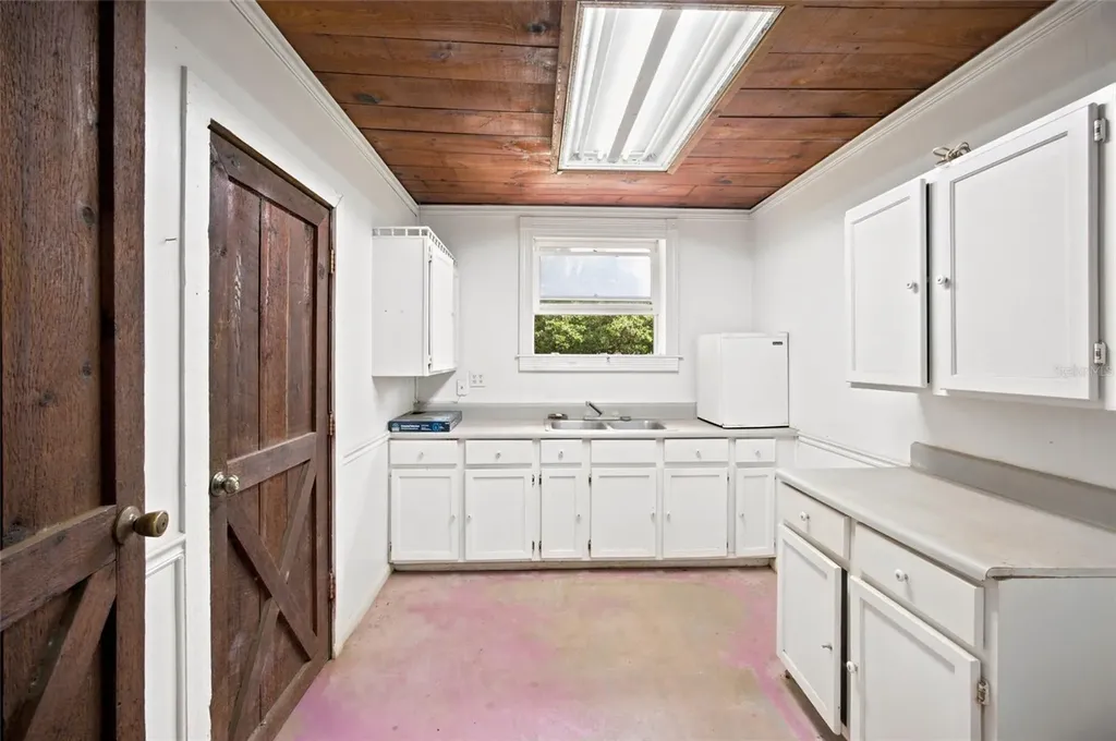 3825 NW 160th Street Reddick FL 32686